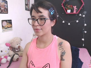 Foto's roxxanecute LOVENSE/ON #smalltits #smoke #squirt #anal #asian #latina #lovense #daddysgirl #18 #teen #daddy #ohmibod #cute #bigass #young