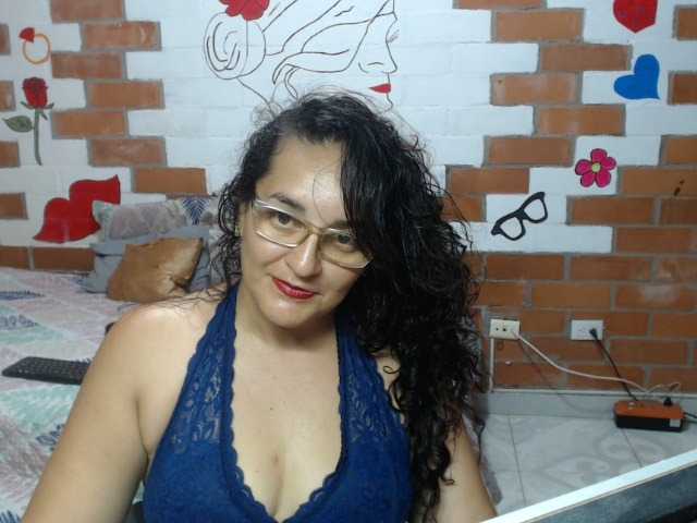 Foto's SaimaJayeb Sound during the PVT or tkns show here !!!! I love man flirtatious and very affectionate *** Make me vibrate and my Squirt is ready for you ***#lovense #squirt #mature #hairy #anal #pvt