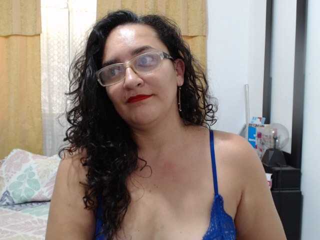 Foto's SaimaJayeb Sound during the PVT or tkns show here !!!! I love man flirtatious and very affectionate *** Make me vibrate and my Squirt is ready for you ***#lovense #squirt #mature #hairy #anal #pvt