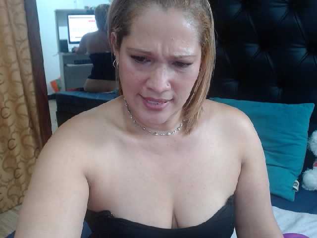 Foto's SalmaLuna My goal today 1000 tokens will play with you very hot