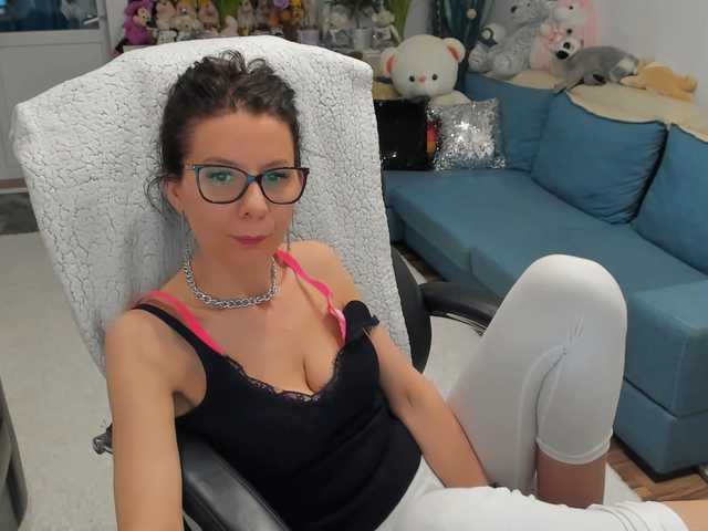 Foto's SalomeJade Welcome my guys#pvt#lovense#ohmibod#it makes me smile and wet).any tips is ***you!