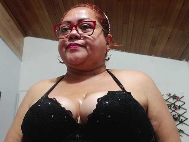 Foto's Samantta-Jone Come and play with me sexy and hot #mature #bigboobs #milf #bbw #bigass MY GOALS IS: STREPTEASE