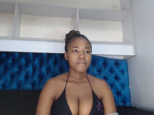 Foto's SexyAmeena200 hello if you dont find me attractive dont bother staying in my room ,leave before i kick yourself out u guys piz like and follow me .you cant just come in my room and .piz help me pay my tution fee.