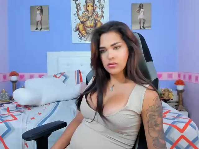 Foto's shadia_orozco Hello guys welcome to my room l am new girl latin colombian here l have big orgasm in pvt promise l have lovense in my pussy my now torture big squirts in full private show promise make me horny