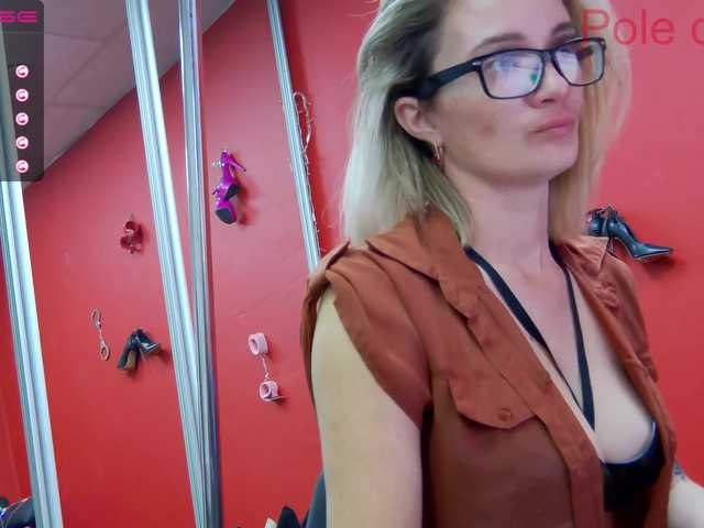 Foto's Simonacam2cam I'm glad to welcome you dear! The best compliment from you is tokens) I will also pamper you with naked tits for 100 tons, ass-50, legs-30. I will turn on your camera for 40 tons, I will play pranks in private or in a group and show you what it is buzz