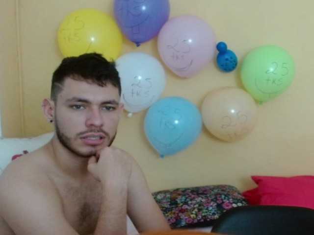 Foto's SophieYLiam97 Choose a sex balloon!! (25tks) Goal: 333 tokens! make us happy tonight