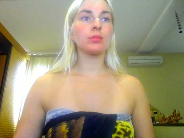 Foto's SweetGia like 11 / ass 50 / chest 80 / feet 20 / control toys 199 10 min/more pvt c2c 25/33 ultra 33 sec/blowjob 60/snap355/ AHEGAO FACE 13/ naked 350/oil bobs 111/ice in panties: 110