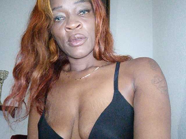 Foto's Tierrahmarie sex machine in private.. 100 tokens rub pussy 20 tokens spank ass 500 tokens dildo play.. oil ass 200 tokens and spread. 300 blow job..