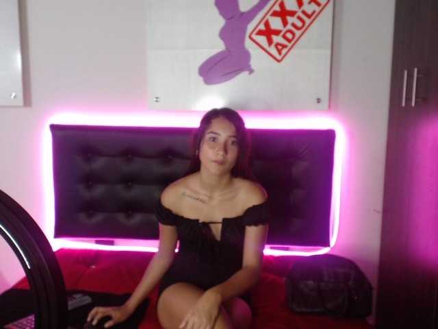 Foto's TinnySofi18 Hi, it's my first day, I hope for your collaboration, I follow your advice #latina #skinny #feet #young #daddy #New