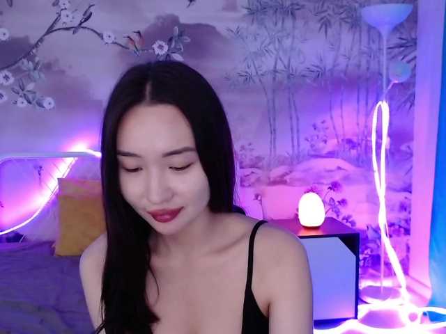 Foto's TomikoMilo Have you ever tried royal blowjob or ever hear about this ? Ask me ! My fav vibe level 5,10,20,30,40,50, 66 it goes me crazy #asian #mistress #skinny #squirt #stockings