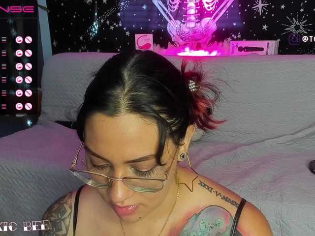 Foto's CoralineBee Dont be rude. say Hi #bbw #tattooed #latina #Big