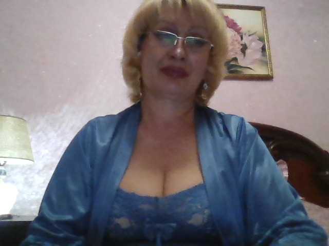 Foto's _mamasita_ Greetings, my dears: * Welcome im my room. I will be glad to your attention and gifts :) I'm collecting tokens for a better camera. Need @remain :*