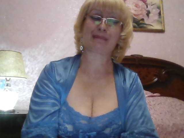 Foto's _mamasita_ Greetings, my dears: * Welcome im my room. I will be glad to your attention and gifts :) I'm collecting tokens for a better camera. Need @remain :*