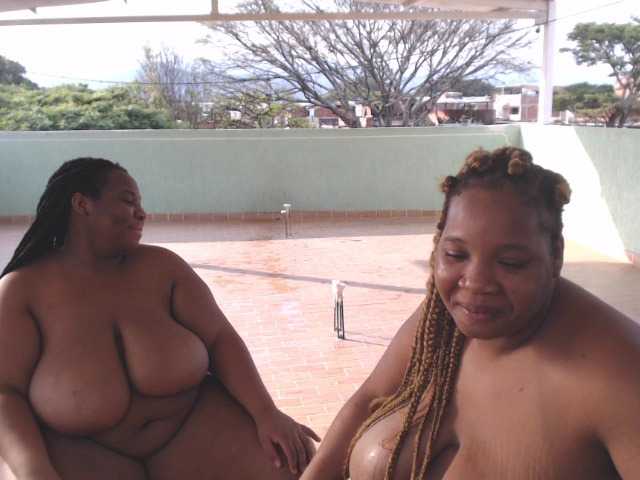 Foto's VaneAndEvee When I feel really good, you will have the pleasure of seeing me cum everywhere #BBW #latina #feet #shaved #colombian #chubby #cum #squirt #bigclit #bigtits #bigass #blowjob #lovense #couple#lush#domi