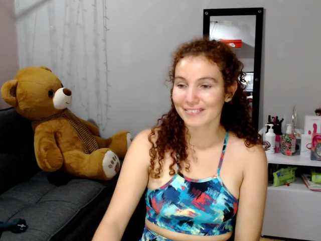 Foto's VeronicaRusso hello guys enjoy with me 332 tokens to reach the goal Squirt Show