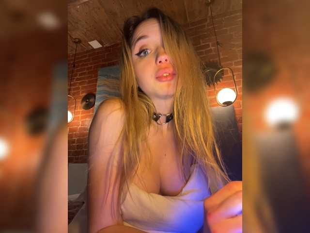 Foto's VickaTsss Hi, I'm new here, I will be glad to see you at my place! Lovens from 2 tokens, all the most interesting in private)