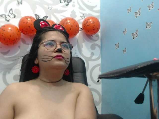 Foto's Violetaloving hello lovers im violeta fun girl with big ass make me wet and show naked --LUSH ON --MAKE ME MOAN buy controle me toy and make me cum *i love roleplay and play oil * i do anal squrit and play pussy *I HAVE BIG CURVES AND CUTEFEET