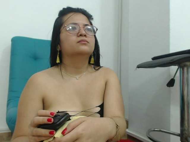 Foto's Violetaloving hello lovers im violeta fun girl with big ass make me wet and show naked --LUSH ON --MAKE ME MOAN buy controle me toy and make me cum *i love roleplay and play oil * i do anal squrit and play pussy *I HAVE BIG CURVES AND CUTEFEET