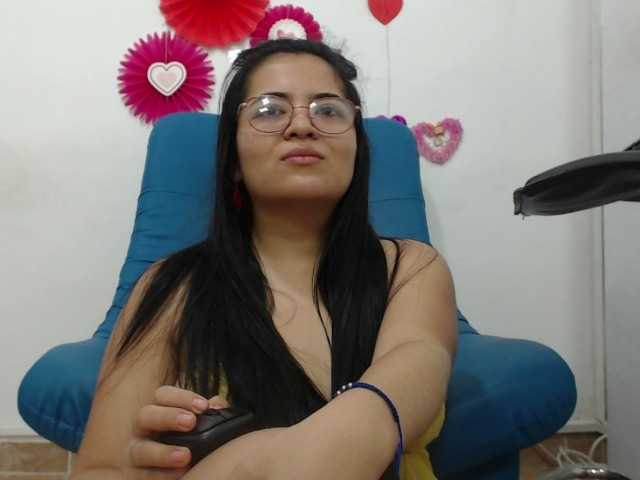 Foto's Violetaloving hello lovers im violeta fun girl with big ass make me wet and show naked --LUSH ON --MAKE ME MOAN buy controle me toy and make me cum*i love roleplay and play oil* i do anal squrit and play pussy*I HAVE BIG CURVES AND CUTEFEET
