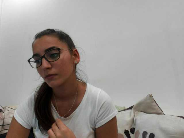 Uitzending screenshots violetmyers18