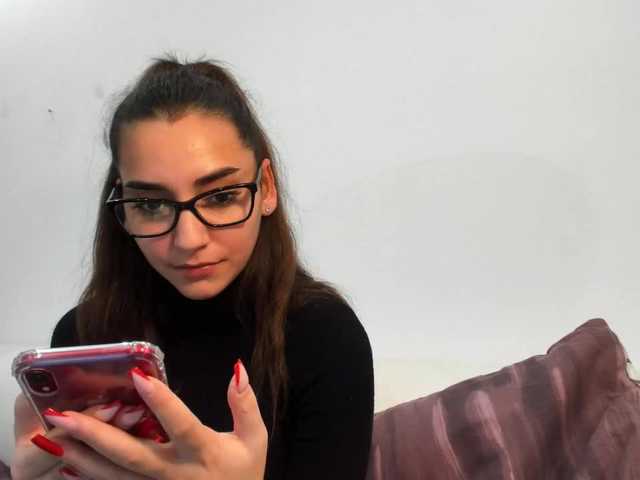 Uitzending screenshots violetmyers18