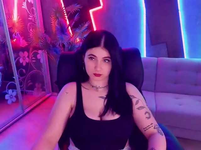Foto's WendyMoon Welcome to my room. Lovens works from 1 tokens. Favorite types 11,22,55,77, 111tk Fuck my pussy in the total chat for the goal504