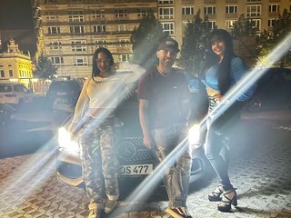 Erotische videochat xtripletemptationx