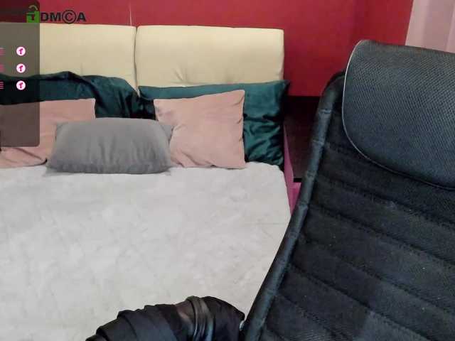 Foto's yatvoyakoshka Lovens vibrates from 2 tokens at a time)In private I play with toys, role-playing, sam to cam, femdom)Orgasm in pvt - 555tk or lovens control 10 min)In full private I play with the ass and realize any fantasies) invite!