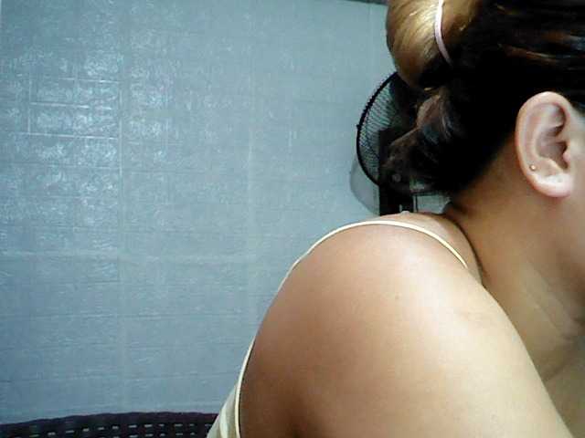 Foto's zyna6914 hello guy welcome to my room help me soem token guyz thank you for all help guyz...